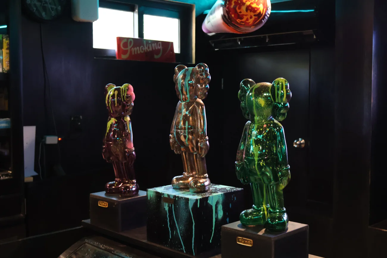 Humo Smoke Shop · figures d'art et articles pour fumeurs